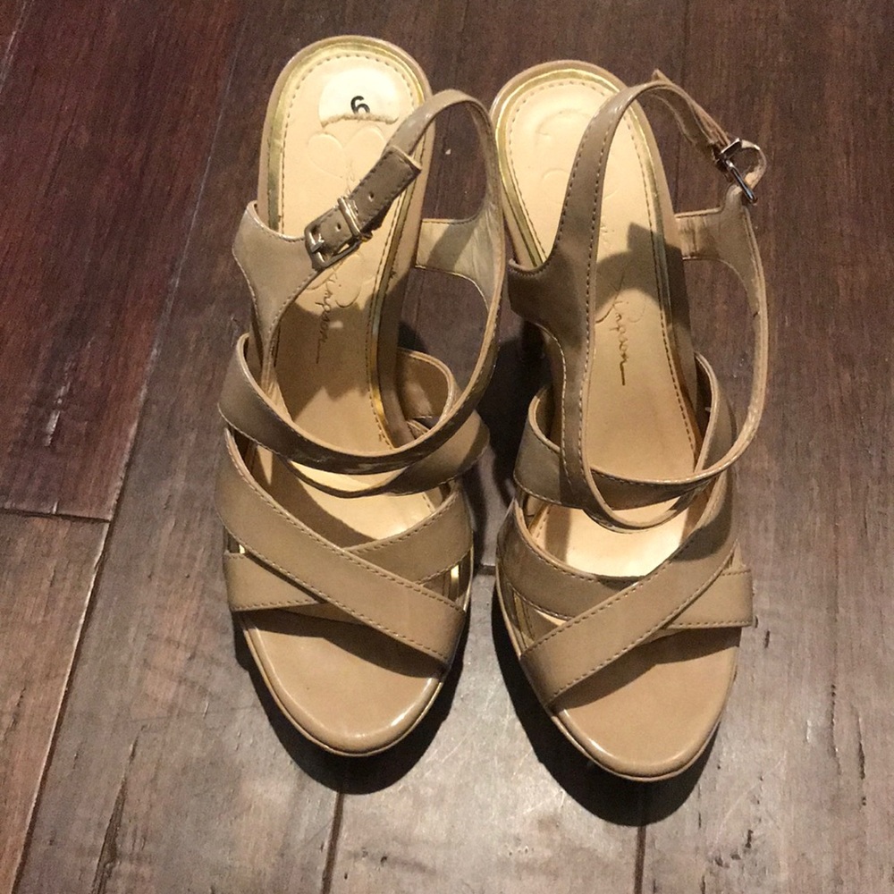Jessica Simpson pumps